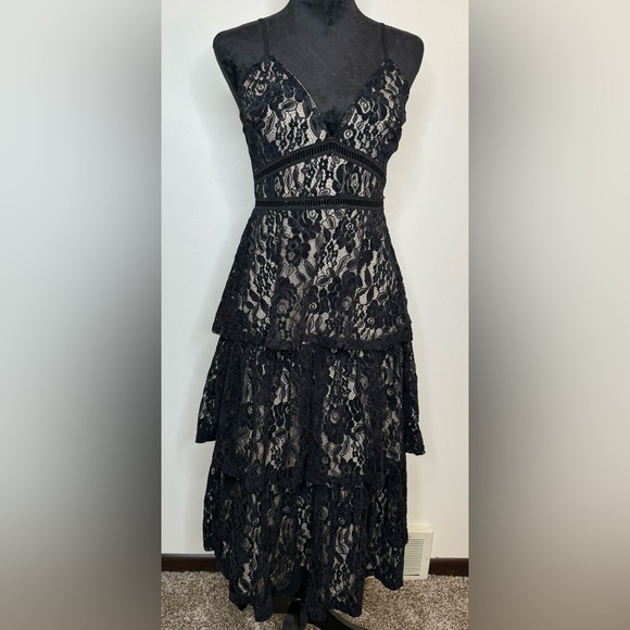 Lulu’s Women’s Pass Me the Prosecco Black Velvet Lace Tiered Midi Dress Size S - Picture 5 of 10